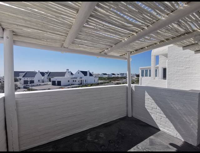 2 BEDROOM FLAT TO LET IN DWARSKERSBOS
